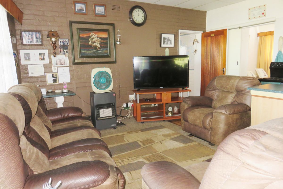 Waterfront Living, Launch your boat. Central home in Oranjeville, Vaal Dam - Photo 5