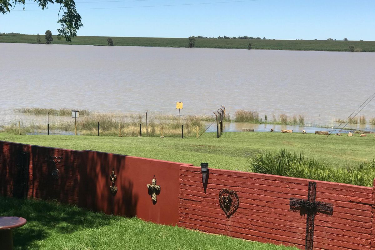 Waterfront Living, Launch your boat. Central home in Oranjeville, Vaal Dam - Photo 2