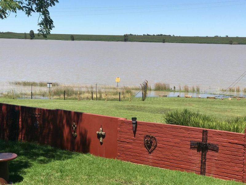 Waterfront Living, Launch your boat. Central home in Oranjeville, Vaal Dam - Photo 2