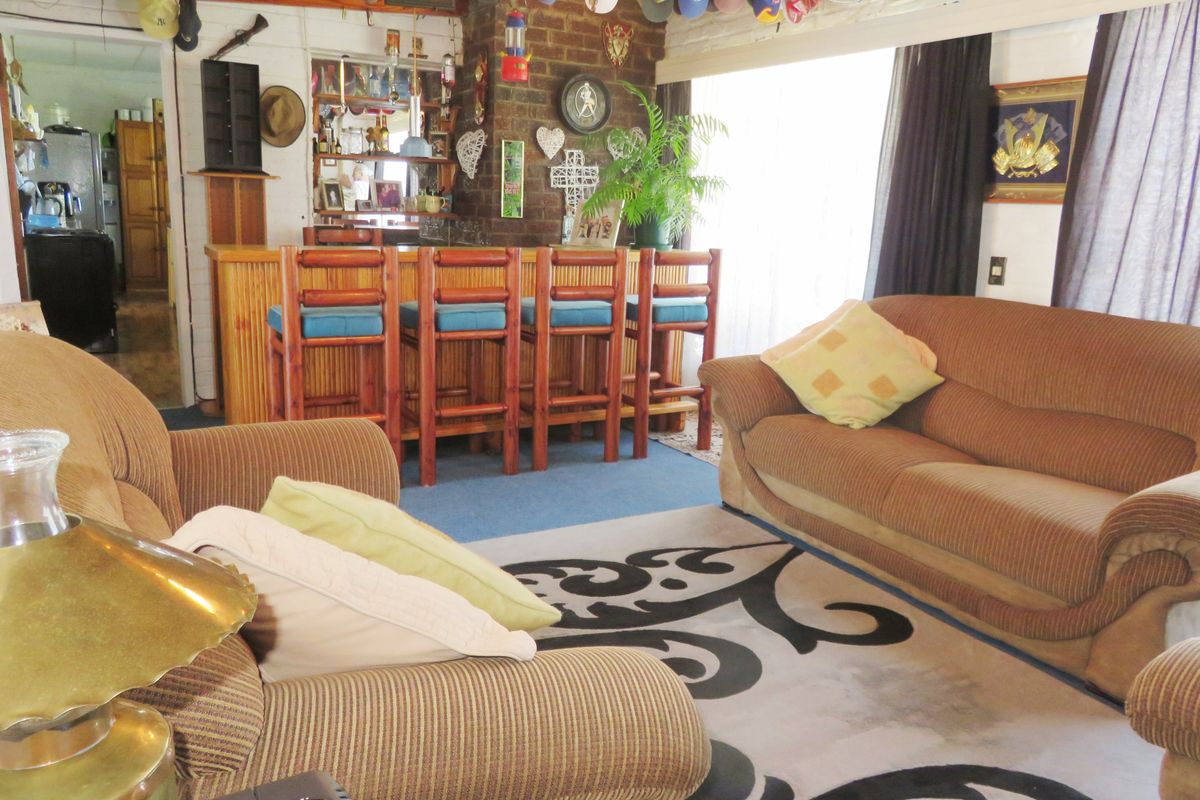 Waterfront Living, Launch your boat. Central home in Oranjeville, Vaal Dam - Photo 4