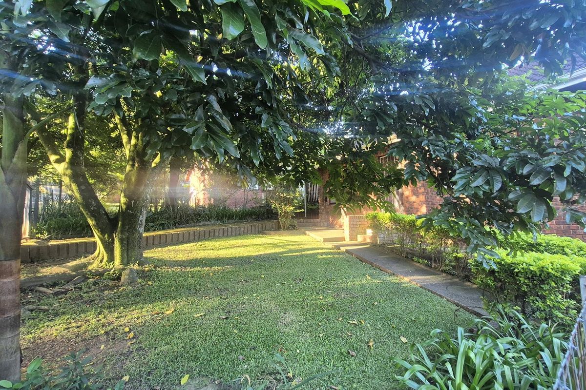 CHARMING COMPLEX - Photo 2