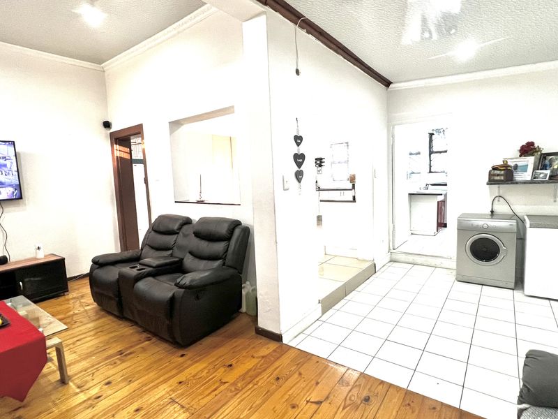 A Home with 2 Income-Generating Flatlets  Rugby, Milnerton - Photo 7