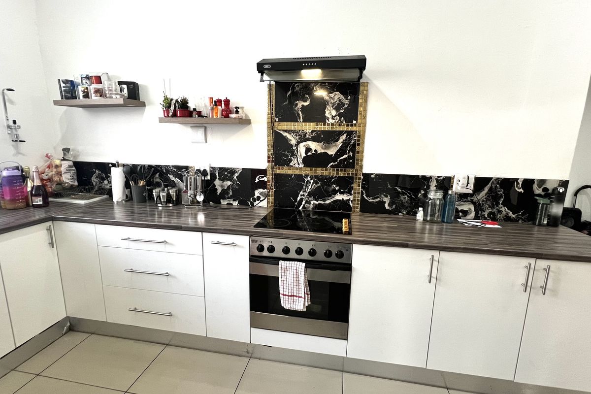 A Home with 2 Income-Generating Flatlets  Rugby, Milnerton - Photo 3