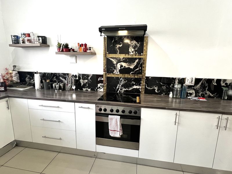 A Home with 2 Income-Generating Flatlets  Rugby, Milnerton - Photo 3