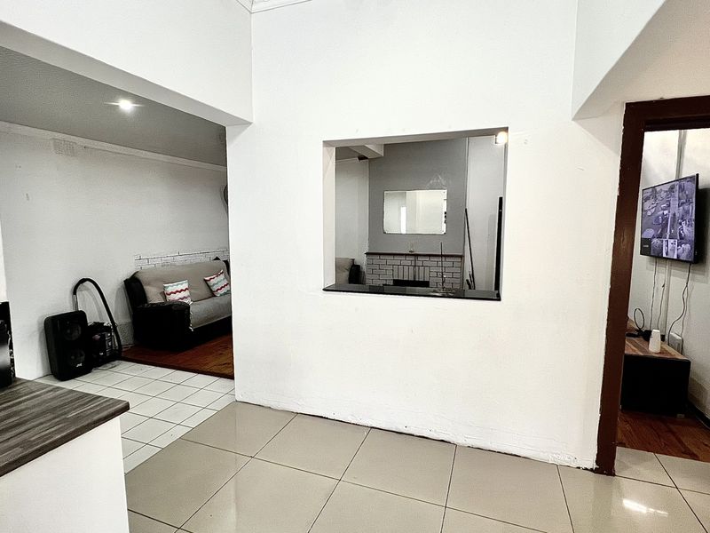 A Home with 2 Income-Generating Flatlets  Rugby, Milnerton - Photo 4