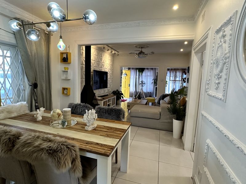 Quant Family home with Big Stoep, Pool and Optional Entertainment Area - Photo 3