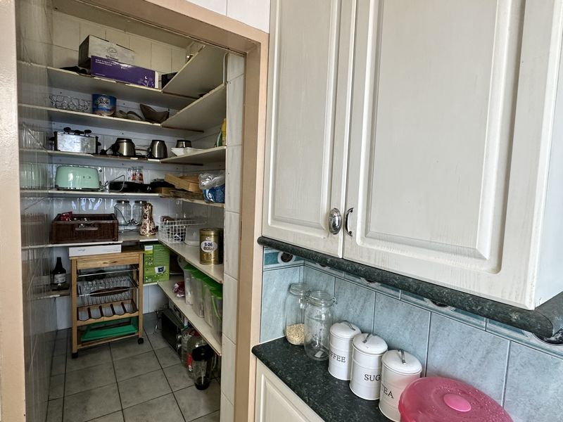 Quant Family home with Big Stoep, Pool and Optional Entertainment Area - Photo 6