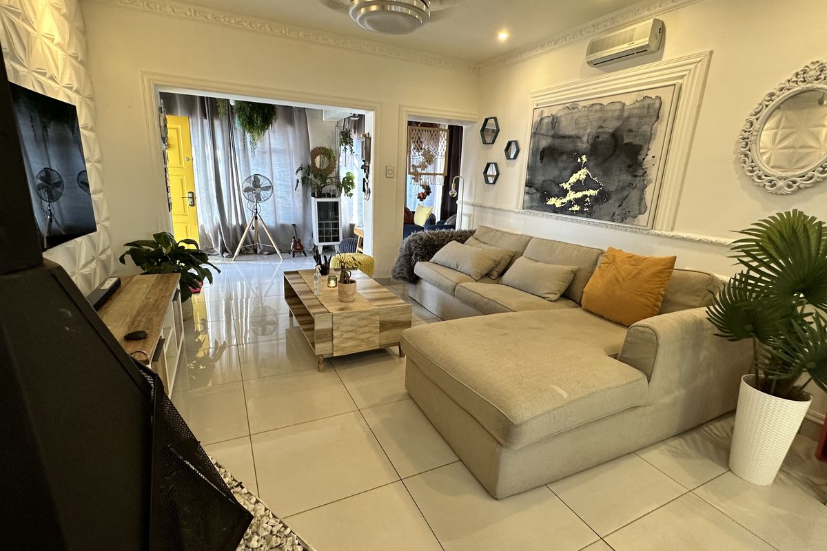 Quant Family home with Big Stoep, Pool and Optional Entertainment Area - Photo 2