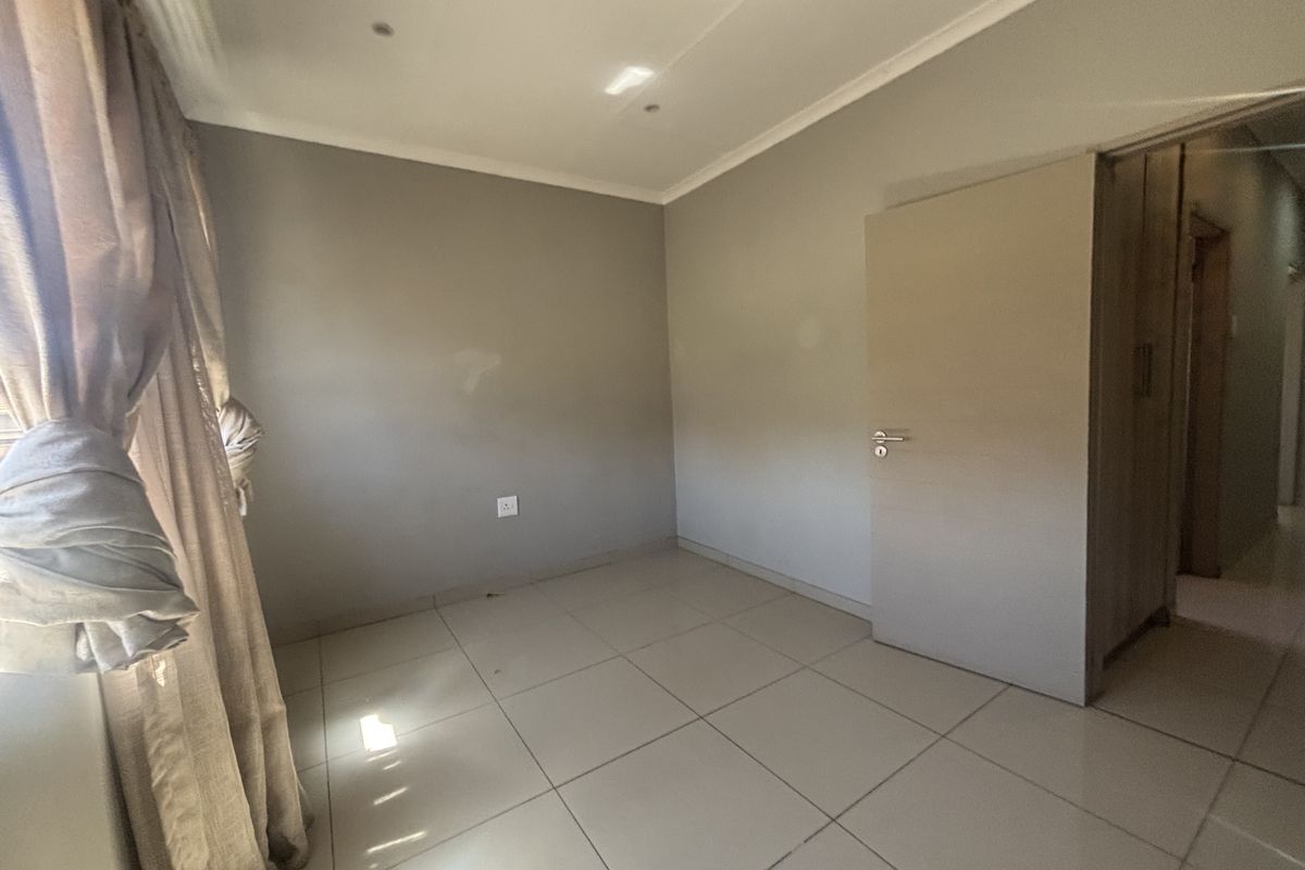 Exclusive Sole Mandate in Complex - Photo 2