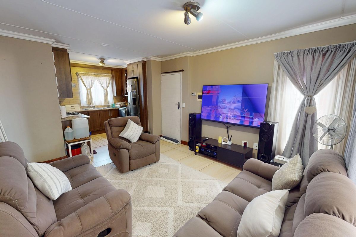 Two bedroom townhouse for sale in Pretoria West - Photo 4