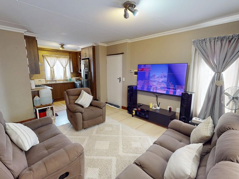 Two bedroom townhouse for sale in Pretoria West - Photo 4