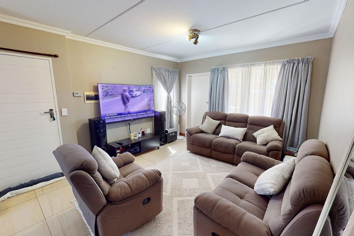 Two bedroom townhouse for sale in Pretoria West - Photo 5