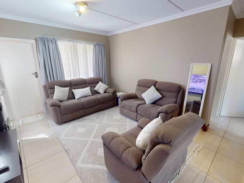 Two bedroom townhouse for sale in Pretoria West - Photo 6