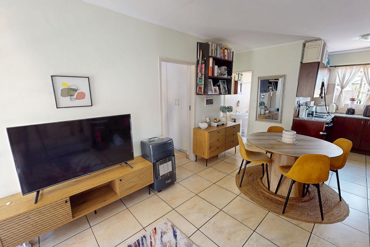 Two bedroom townhouse for sale in Andeon Pretoria West - Photo 2