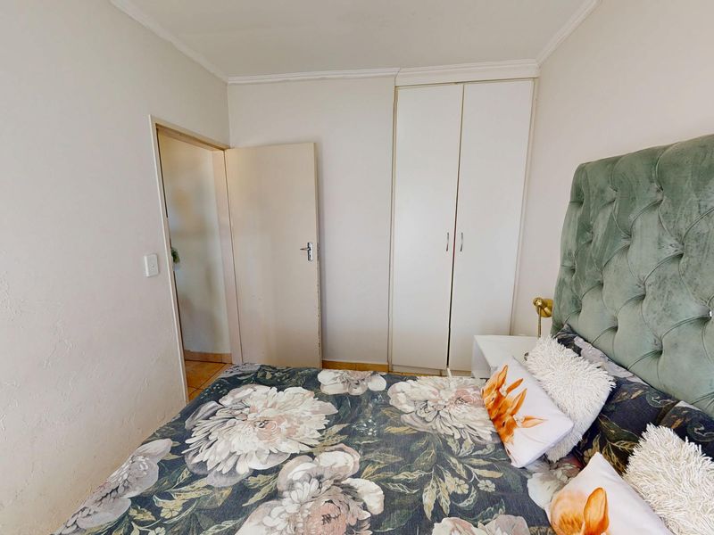 Two bedroom townhouse for sale in Andeon Pretoria West - Photo 9