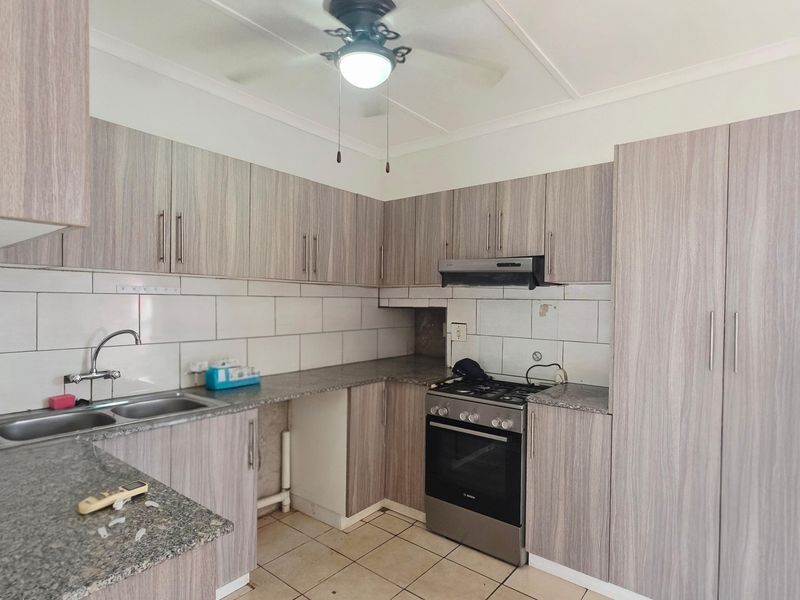 3 bedroom townhouse - Photo 4