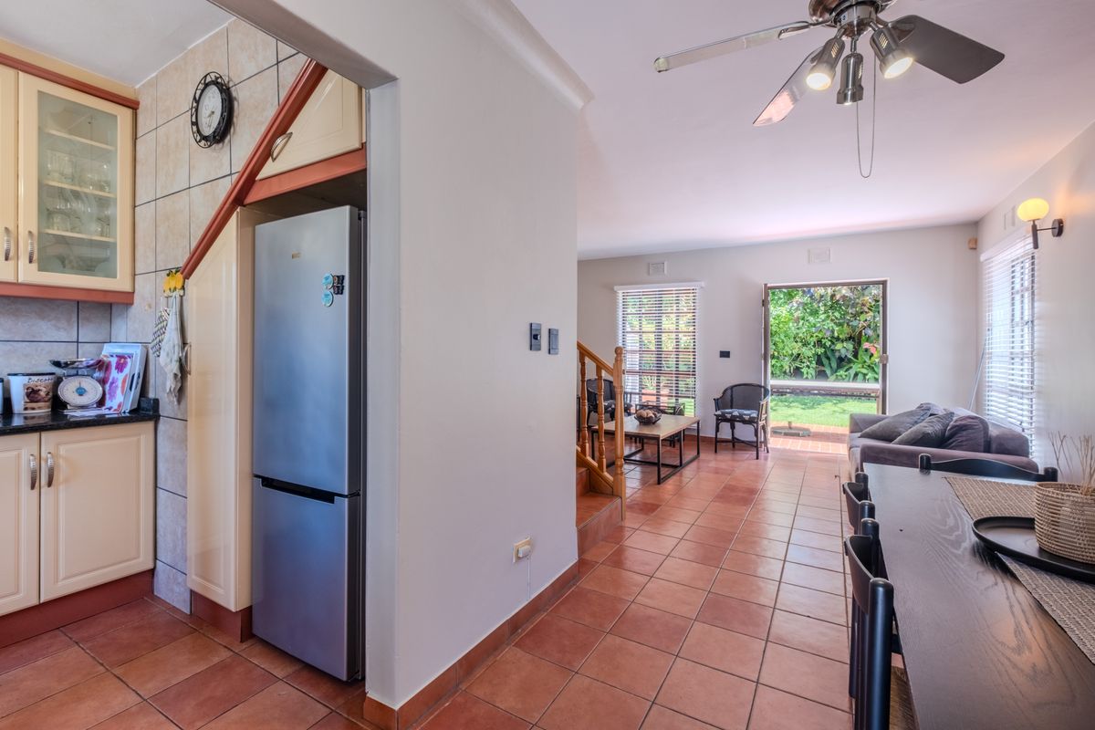 2 Bedroom 2 Bathroom duplex  in the Heart of Umhlanga - Photo 4