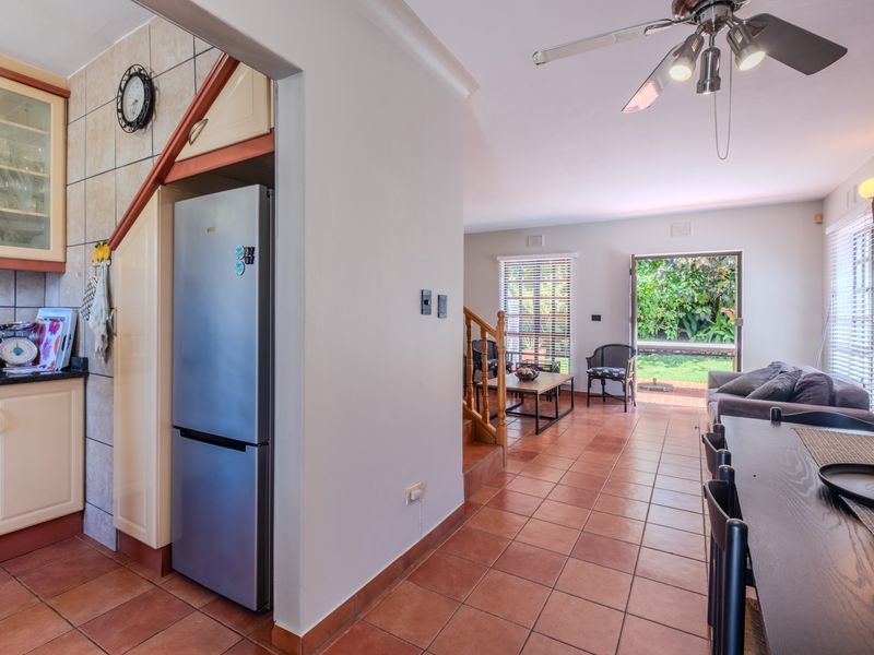 2 Bedroom 2 Bathroom duplex  in the Heart of Umhlanga - Photo 4