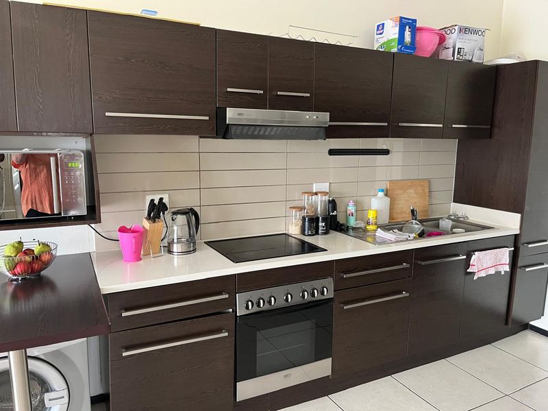 Stylish 2 Bedroom Apartment with Stunning Greenstone Views - Photo 5