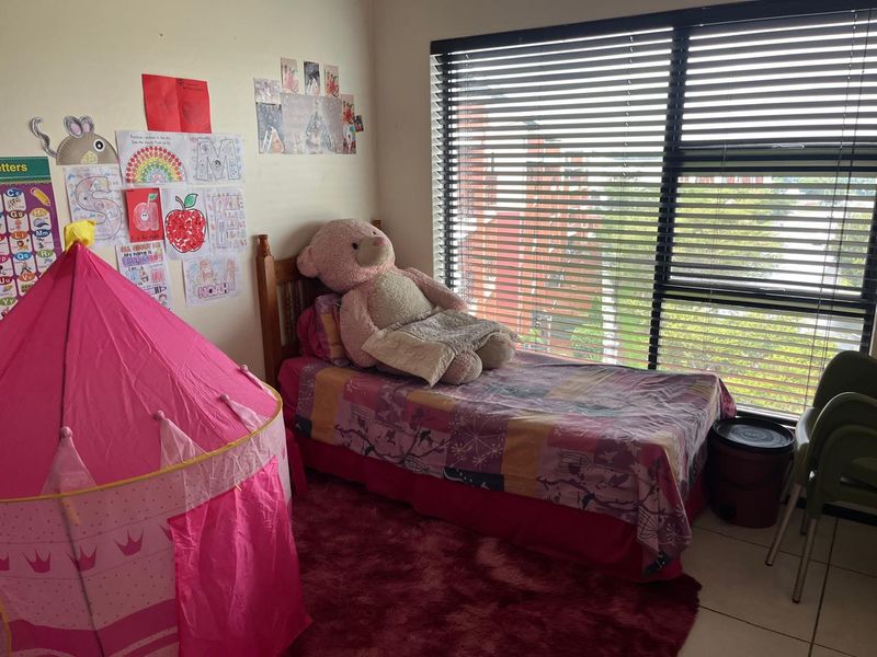 Stylish 2 Bedroom Apartment with Stunning Greenstone Views - Photo 10