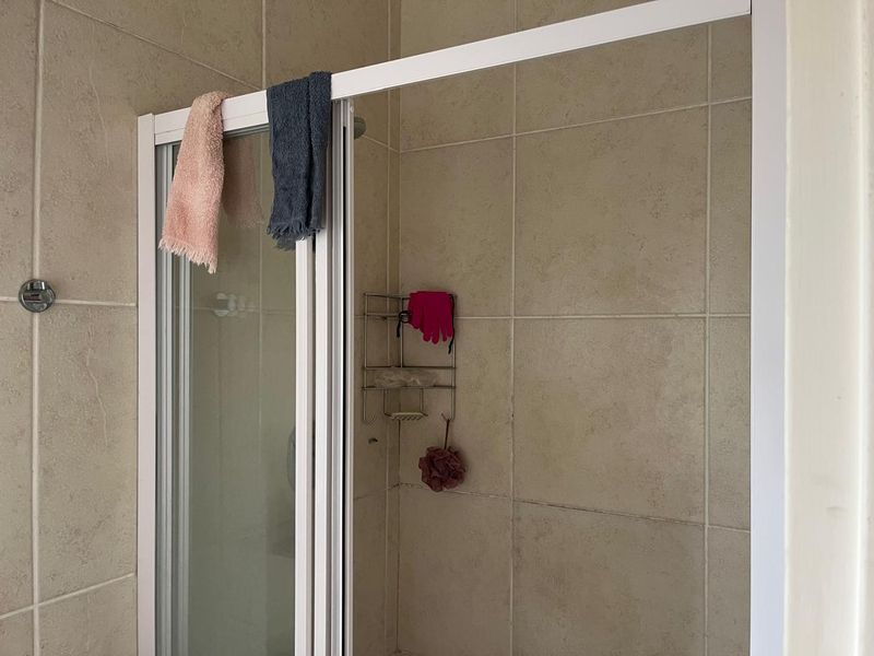 Stylish 2 Bedroom Apartment with Stunning Greenstone Views - Photo 9