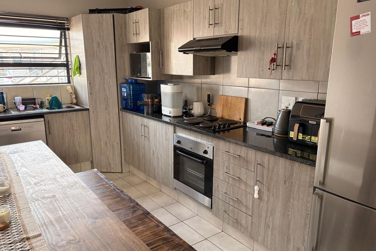 Modern Ground Floor Corner Unit with Private Garden - Photo 4