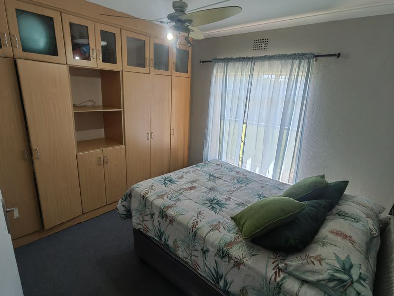 Entertainment just got a whole lot easier in this stunning upmarket home totally off grid - Photo 10