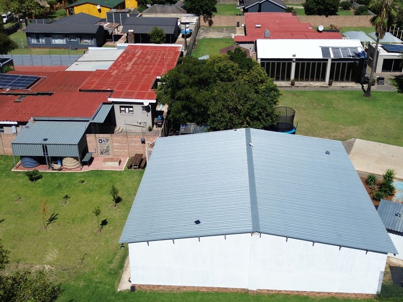 Entertainment just got a whole lot easier in this stunning upmarket home totally off grid - Photo 3