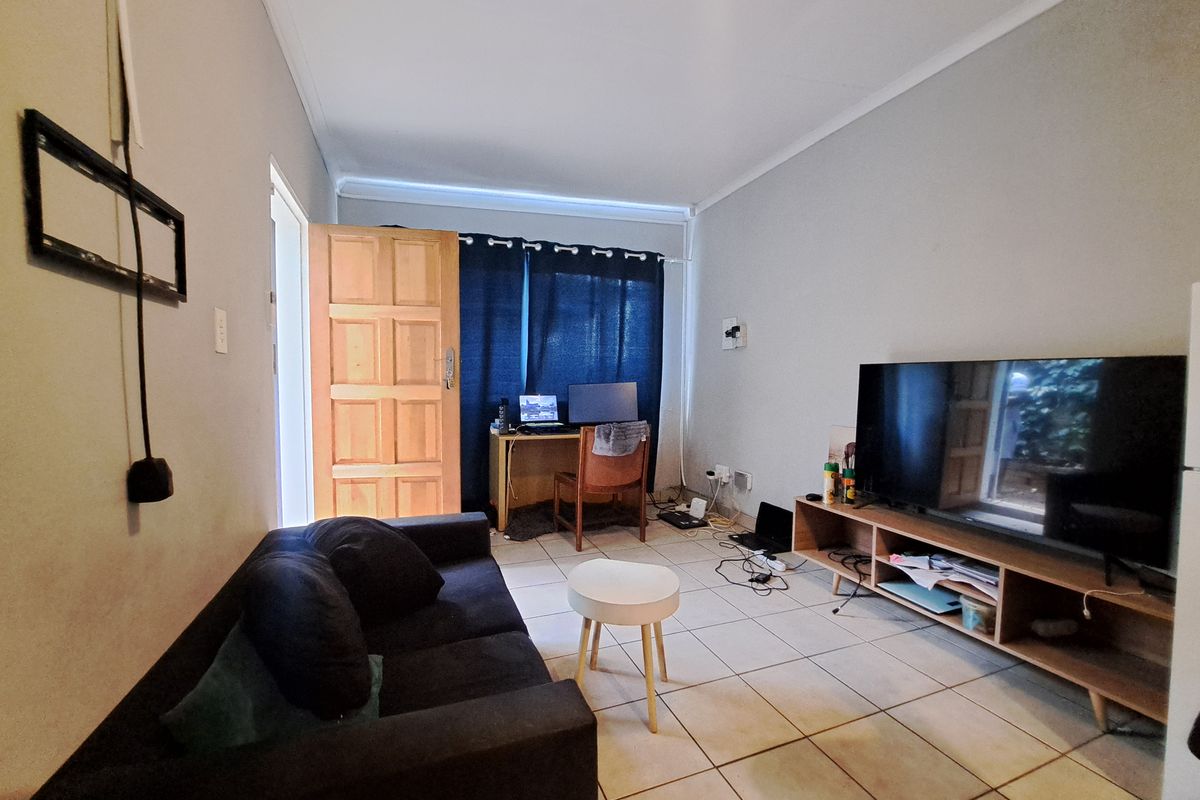 Cottage To Rent in Melville - Photo 2