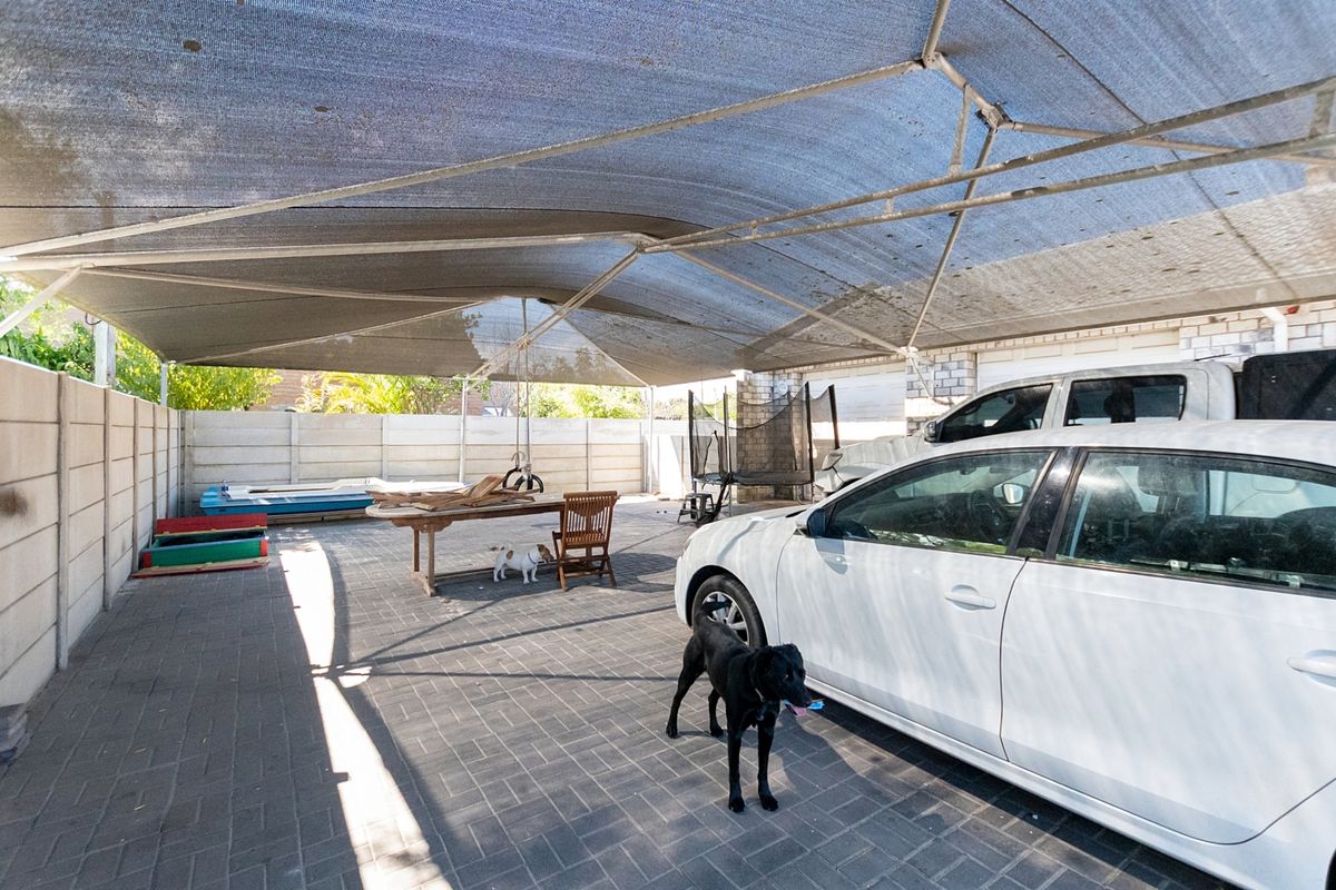 Spacious 3-Bedroom Face brick Home with Triple Garages Near the Berg River - Photo 5