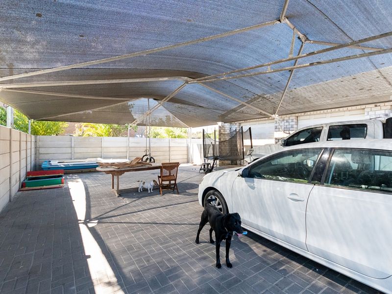 Spacious 3-Bedroom Face brick Home with Triple Garages Near the Berg River - Photo 5