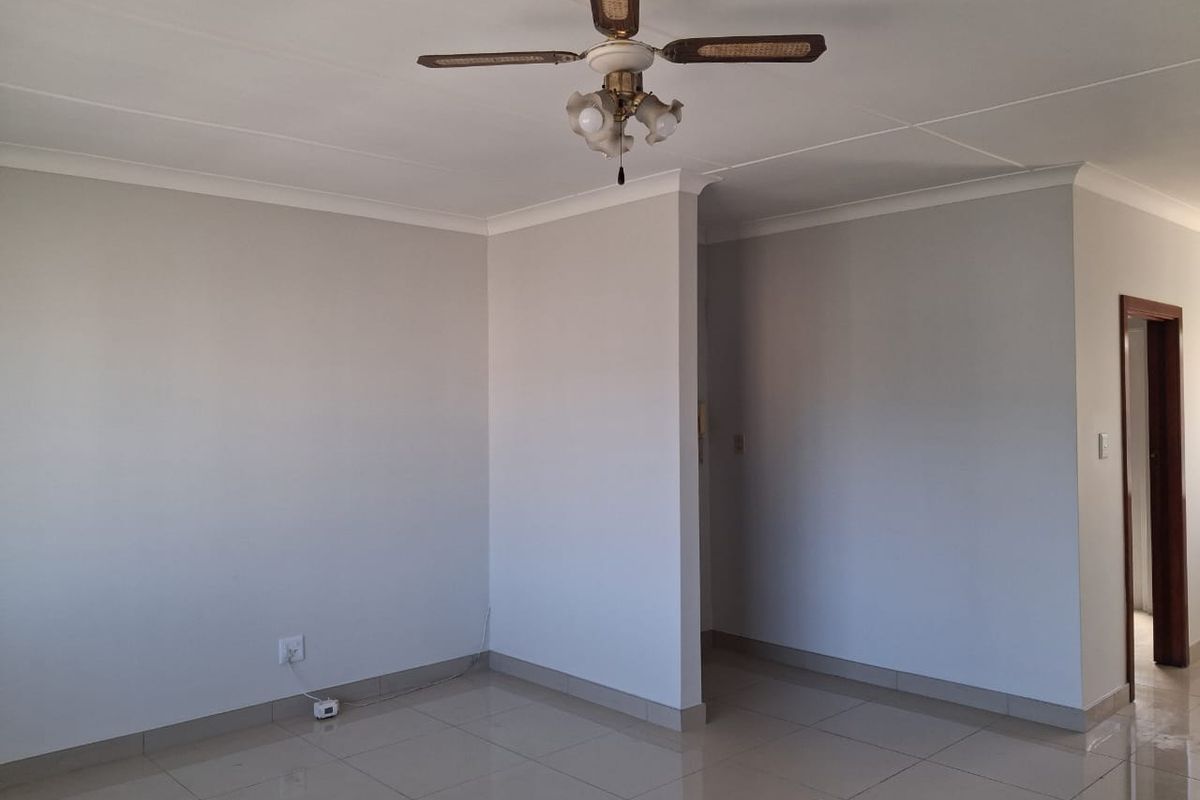 Newly Painted Two Bedroom Flat with Sea Views – Southernwood - R7500 - Photo 2