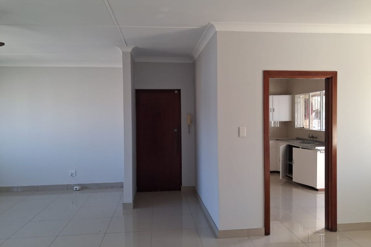 Newly Painted Two Bedroom Flat with Sea Views – Southernwood - R7500 - Photo 3