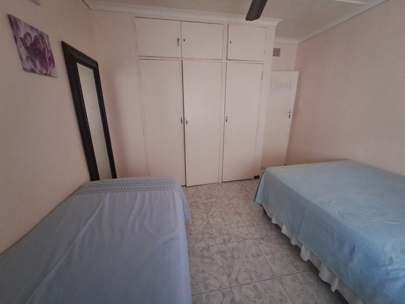 Three bedroom family home - Photo 10