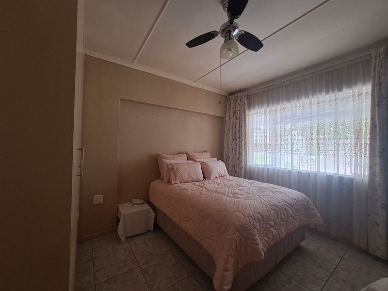 Three bedroom family home - Photo 8