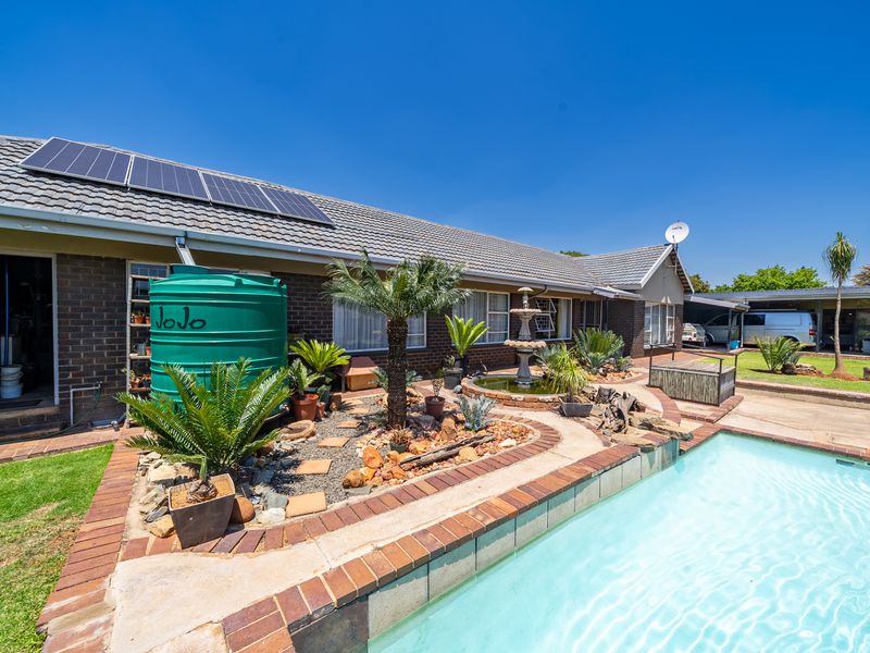 Spacious 4-Bedroom Family Home with Pool and Entertainment Area in Parkrand - Photo 9