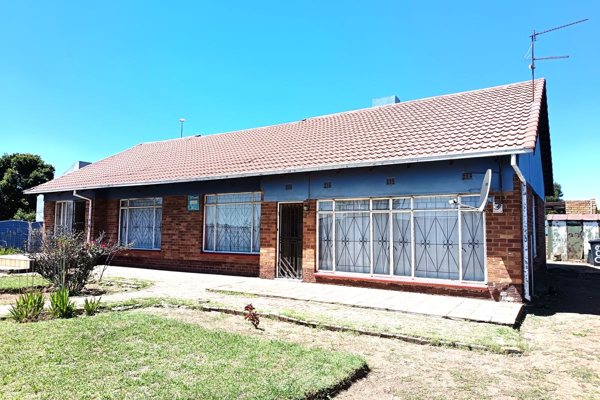 Spacious 5 Bedroom Property with Granny Flat – Geluksdal, Brakpan - Photo 2