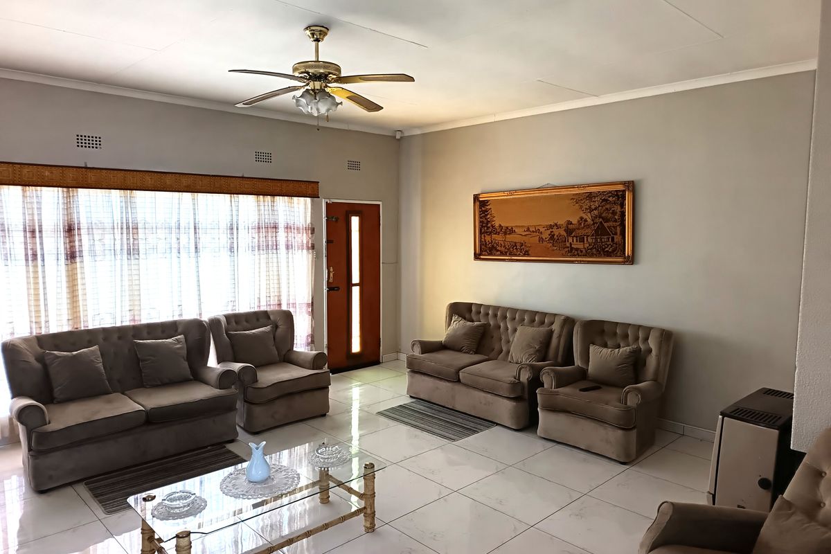 Spacious 5 Bedroom Property with Granny Flat – Geluksdal, Brakpan - Photo 5