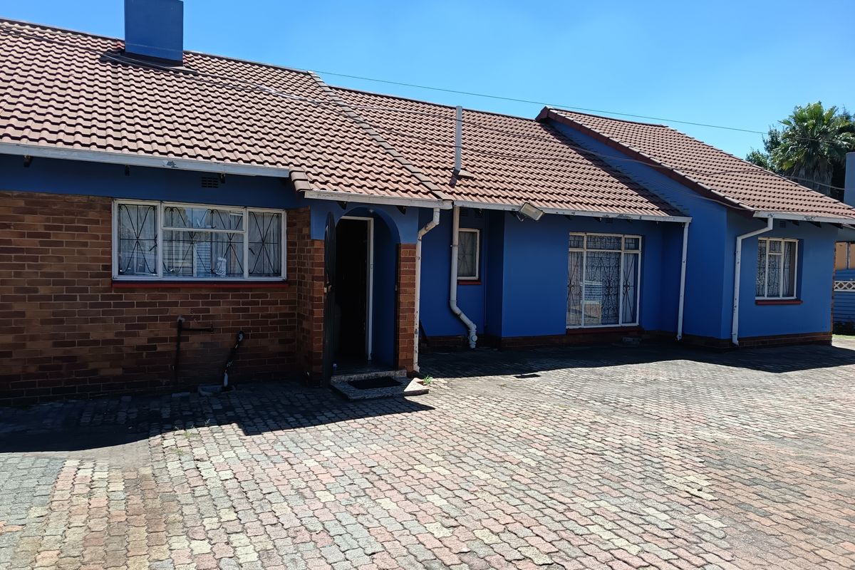 Spacious 5 Bedroom Property with Granny Flat – Geluksdal, Brakpan - Photo 3
