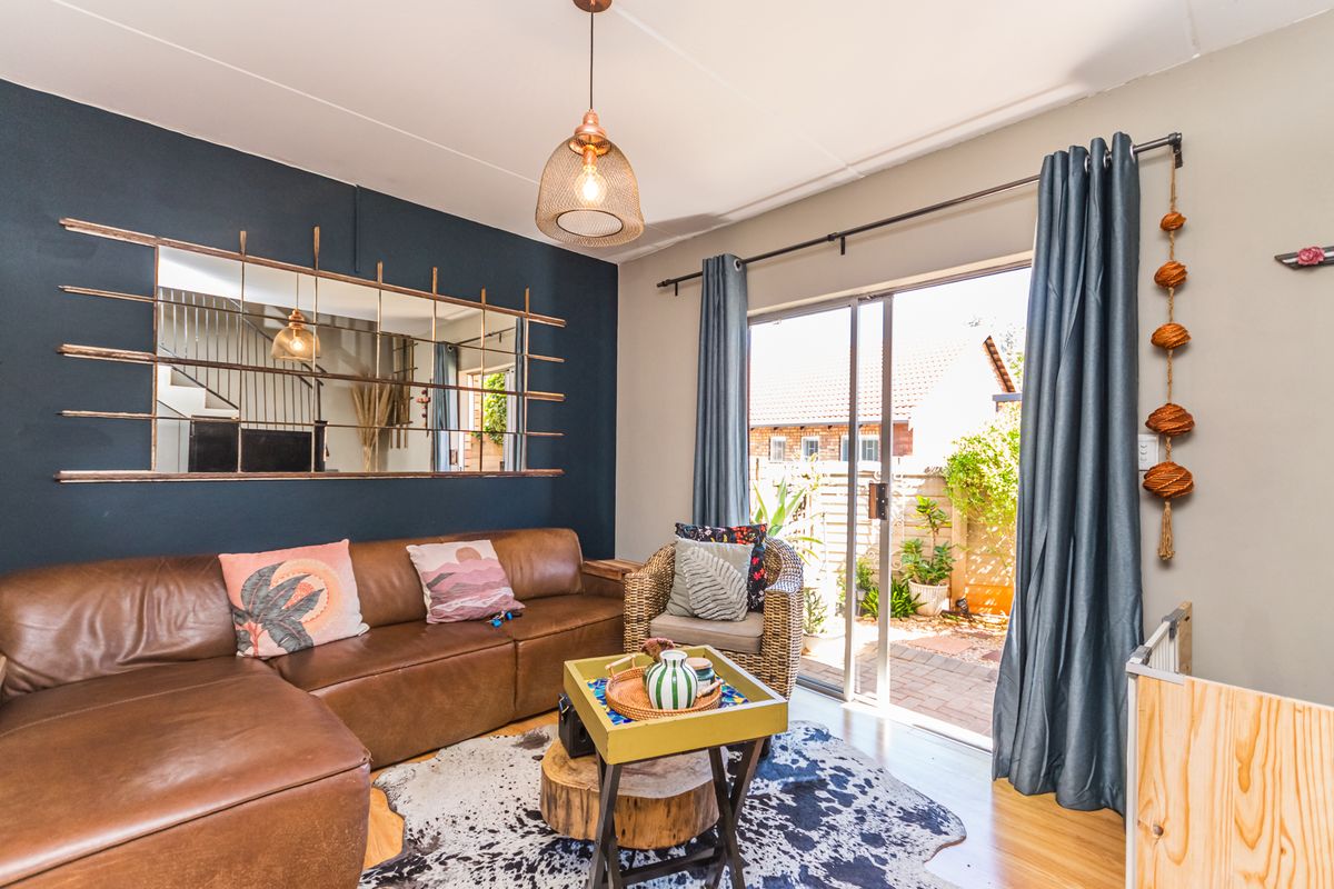 2 Bedroom Duplex for sale in die Hoewes - Photo 2