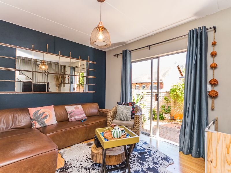 2 Bedroom Duplex for sale in die Hoewes - Photo 2