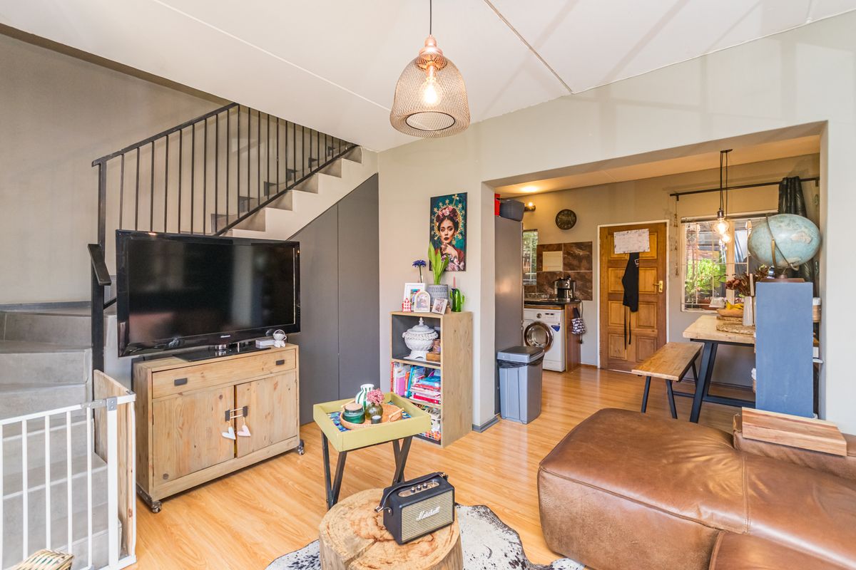 2 Bedroom Duplex for sale in die Hoewes - Photo 4