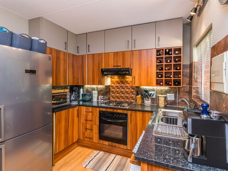 2 Bedroom Duplex for sale in die Hoewes - Photo 9