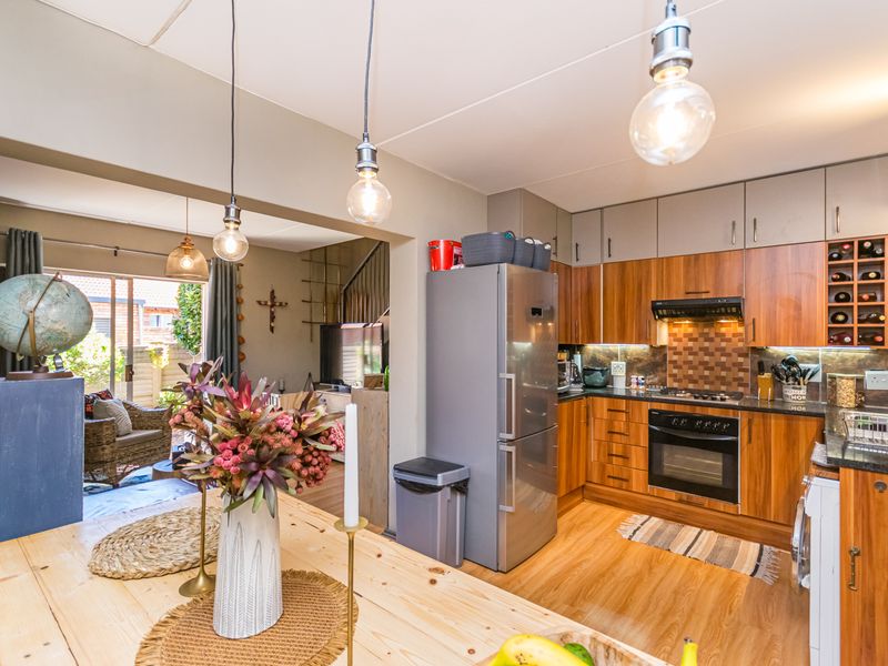 2 Bedroom Duplex for sale in die Hoewes - Photo 7