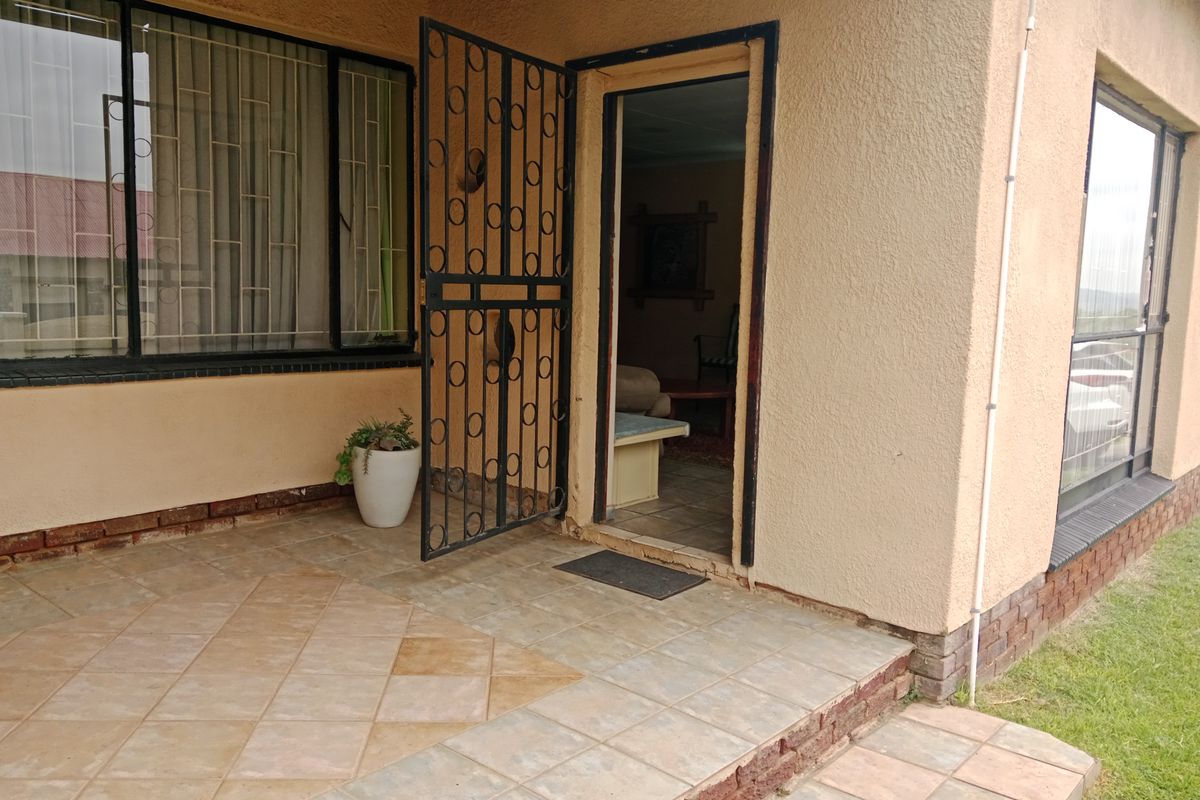 5 bedrooms 3 Bathrooms Alberton North - Photo 3