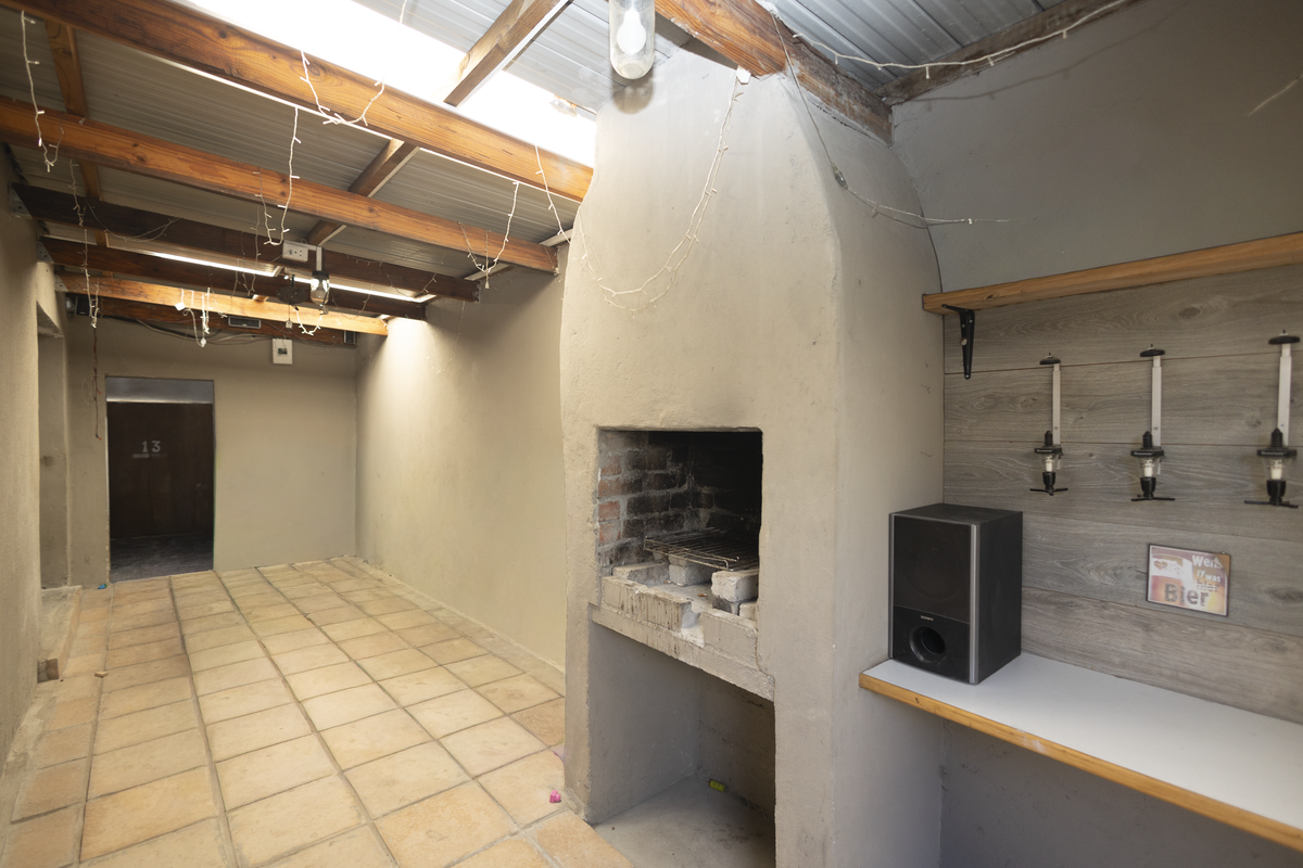 Delightful starter home - Photo 2