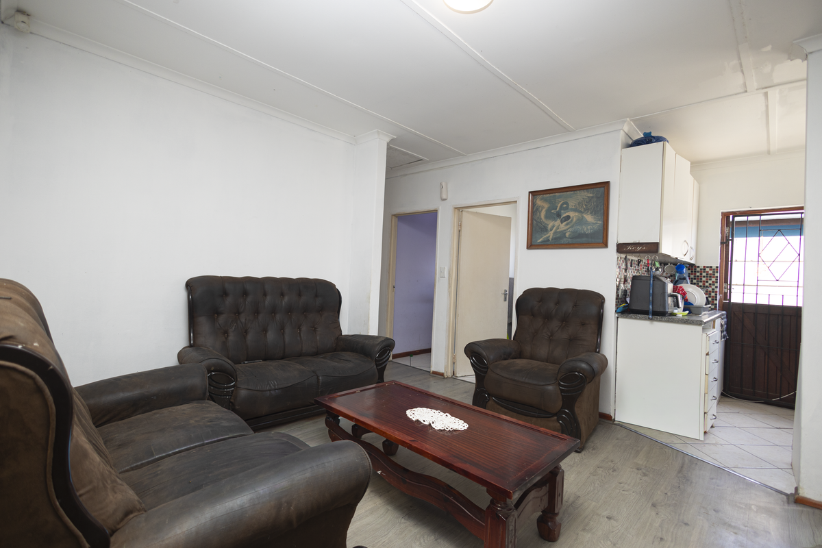Charming 2-Bedroom Home for Sale in Highbury Park, Kuils River - Photo 4