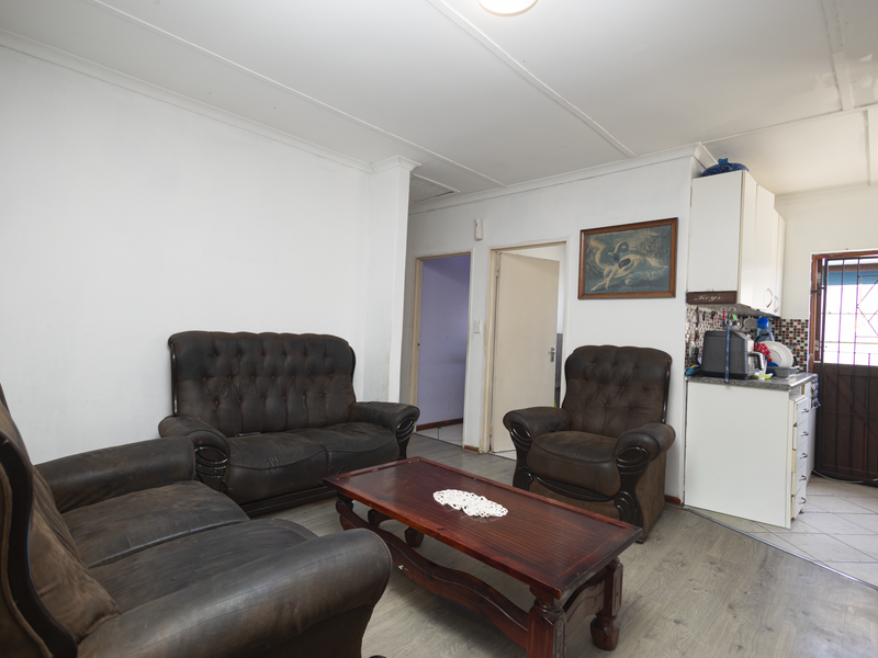 Charming 2-Bedroom Home for Sale in Highbury Park, Kuils River - Photo 4