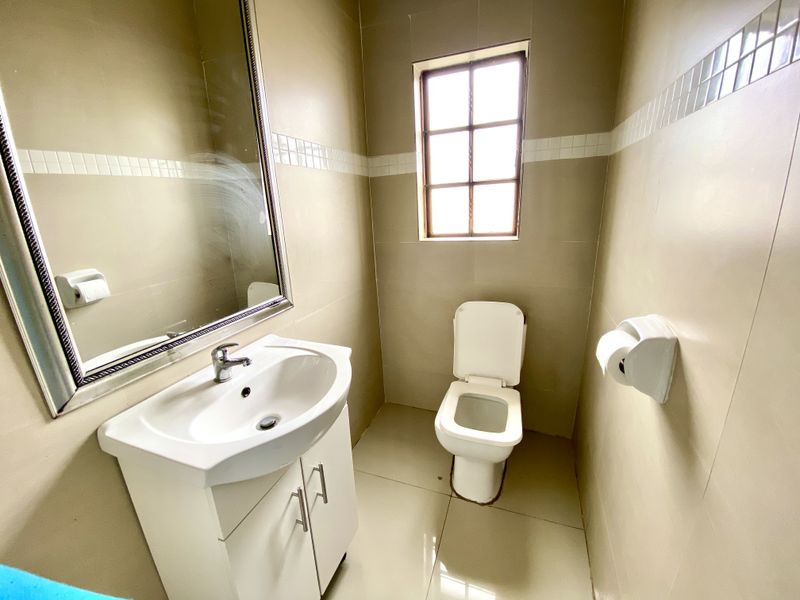 Spacious 5 Bedroom Free-Standing Home with Pool in Lotus Gardens - Photo 9