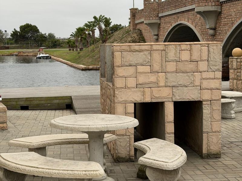 Charming 2-Bedroom Apartment in the Marina - Photo 8